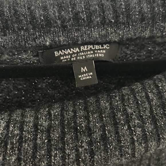 Luxurious Banana Republic Sweater - Picture 3 of 3
